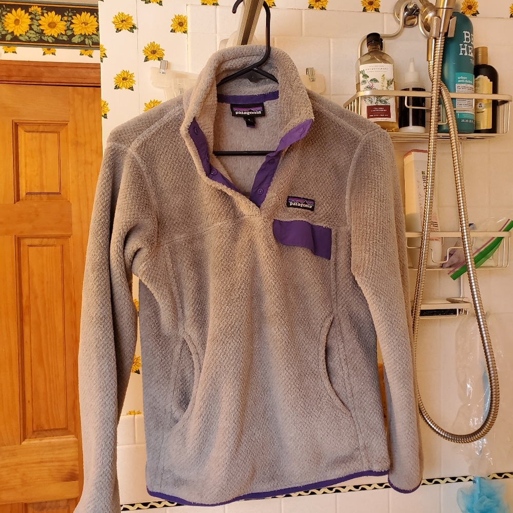 Women's Patagonia Small Long Sleeve1/4 Button Fleece with Front Pockets